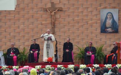 El Papa pide paz para el mundo en sus 10 años de pontificado