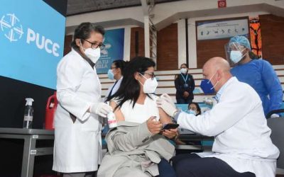 PUCE instaló su punto fijo de vacunación de dosis de refuerzo