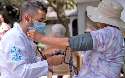 Cinco razones para estudiar Tecnología en Atención a Adultos Mayores