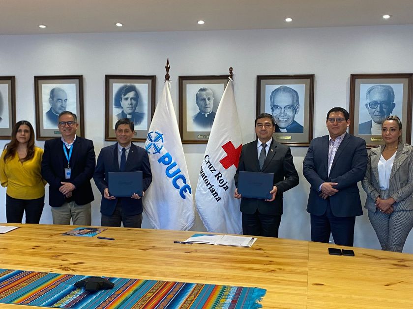 PUCE y Cruz Roja Ecuatoriana firmaron un convenio