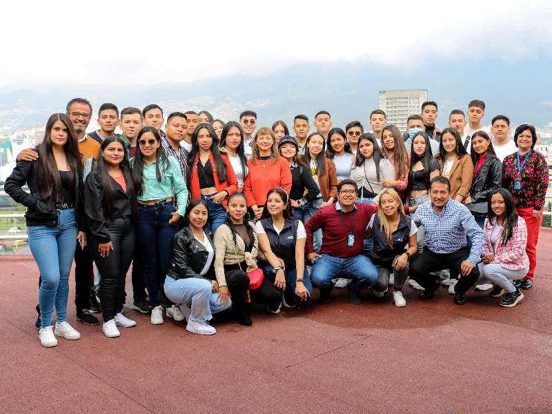 Estudiantes Universidad Mariana de Colombia visitan PUCE