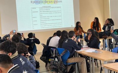 Estudiantes de la PUCE capacitan en el Colegio San Gabriel