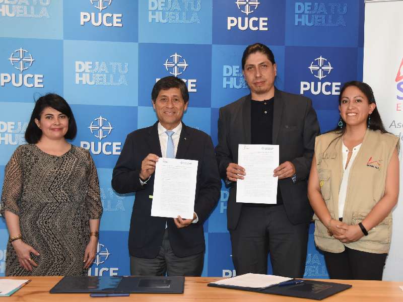 PUCE y Signis Ecuador firman convenio de cooperación