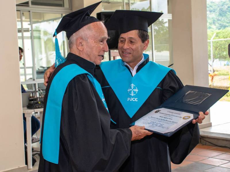 PUCE entrega honoris causa a Monseñor Eugenio Arellano