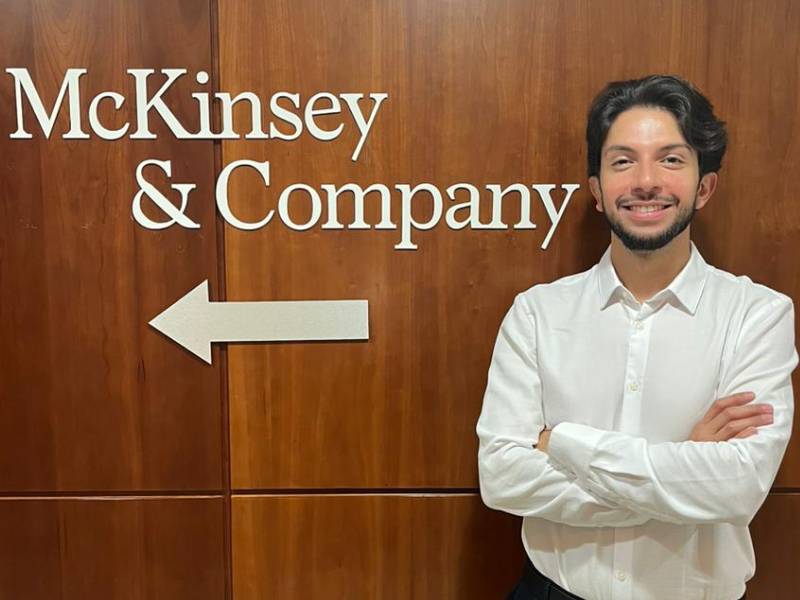 Hernando Flores, de las aulas de la PUCE a McKinsey & Company