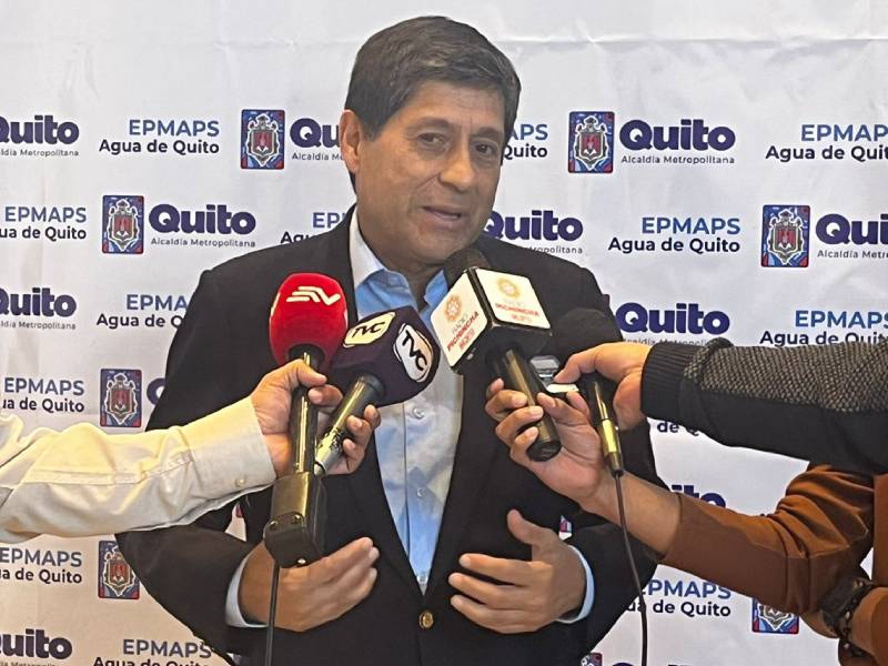 Rector PUCE firma manifiesto por la paz y seguridad para Quito
