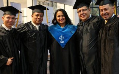 Estudiantes de PUCE TEC se gradúan