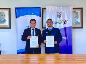 PUCE y CONADIS firman convenio