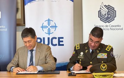 La PUCE y la Policía Nacional firman convenio para fortalecer la formación académica