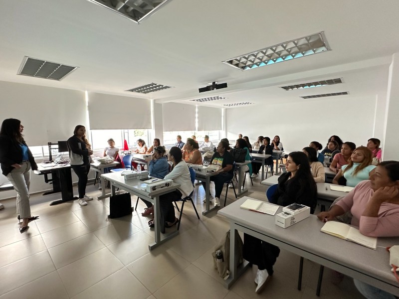 En la PUCE, 21 mujeres se capacitan para liderar en sus comunidades