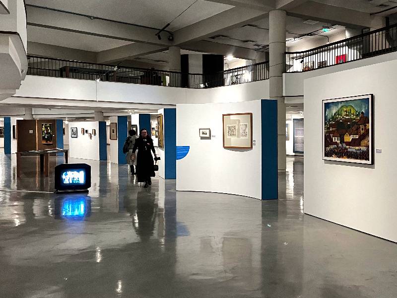 La muestra Trajines del arte ecuatoriano está expuesta en el Museo de Arte Moderno de la CCE.