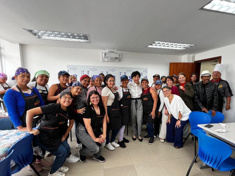 Escuela de Mujeres: empoderamiento para el cuidado de los ecosistemas y las comunidades costeras 