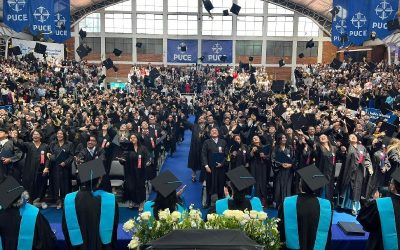 Más de 3.000 profesionales se sumaron a los graduados de la PUCE Quito