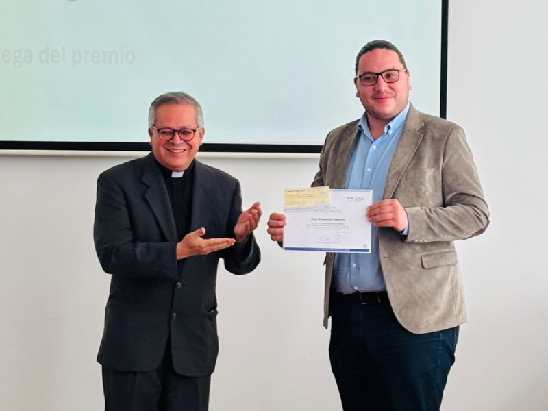 ¿Quién es Juan Sebastián Castillo, ganador del Aurelio Espinosa Pólit 2025? 