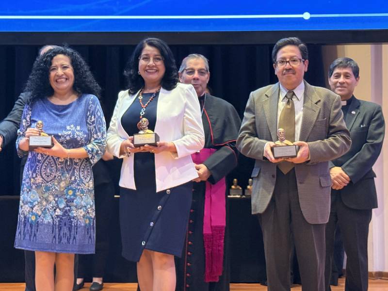 La PUCE, por segundo año consecutivo se encuentra entre las 100 mejores universidades de América Latina. Además, en Ecuador, es la primera en reputación académica, número 1 en reputación ante empleadores y en empleabilidad, según el prestigioso ranking global de universidades QS.

El 2024 es el año con el mayor número de estudiantes nuevos en tercer nivel en la PUCE. Además, según los datos más recientes de la SENESCYT (2022), la PUCE es reconocida como la universidad particular con el mayor número de estudiantes de maestría en el país.