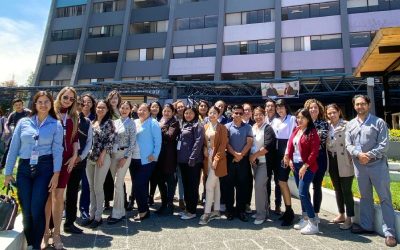PUCE capacita a profesionales para enfrentar bacterias multirresistentes
