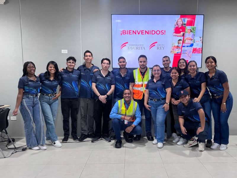 Estudiantes de Negocios Internacionales de la PUCE en Esmeraldas viajaron a Panamá.