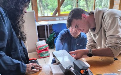 Estudiantes de PUCE-Icam construyen botes que impulsan soluciones sostenibles en Galápagos