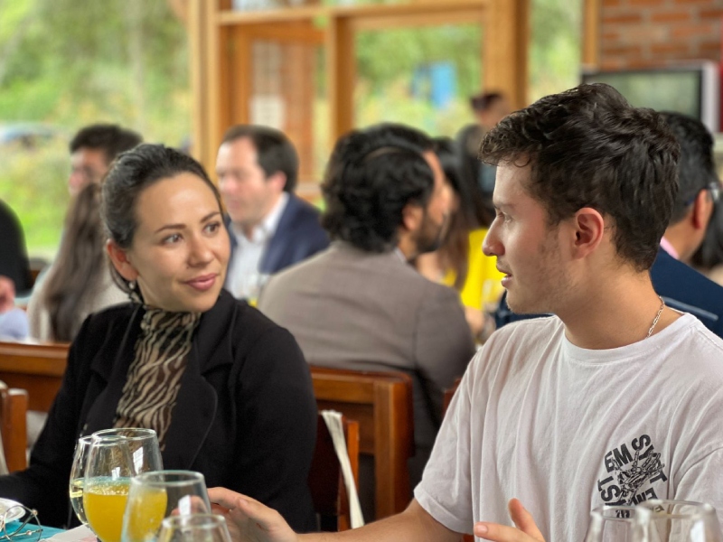 PUCE-Icam fortalece su modelo de formación dual con empresas ecuatorianas