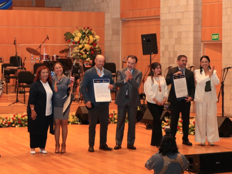 Comciencia recibe premio El Quinde por divulgación científica