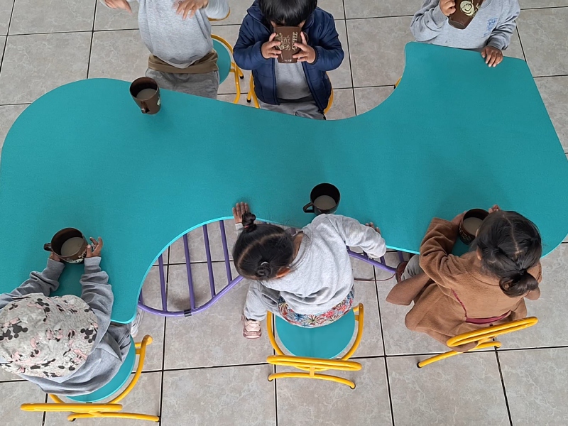 Estudiantes crean mobiliario infantil patentado que impulsa nutrición y salud