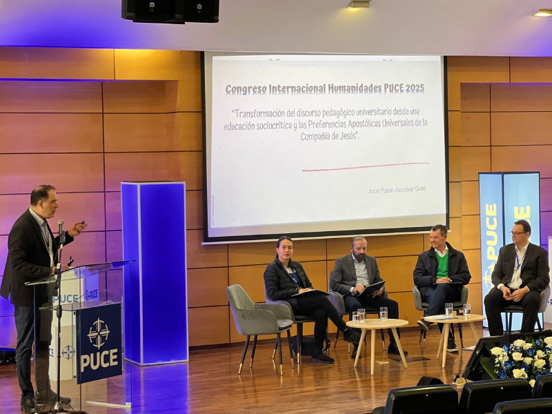 Ronda de ponencias con Juan Pablo Escobar, de la Universidad Rafael Landívar, Luiz Rohden, de la Universidad Do Vale Rio dos Sinos, Genevieve Galán, de Universidad Iberoamericana Ciudad de México, y Miguel Pastorino, de la Universidad Católica del Uruguay.