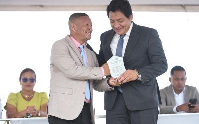 La PUCE en Esmeraldas recibe reconocimientos al mérito institucional y educativo