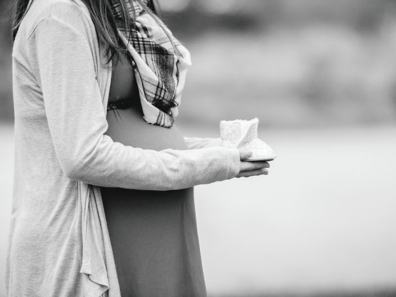 “El dolor no se borra, pero se puede acompañar”: investigación PUCE humaniza el duelo perinatal