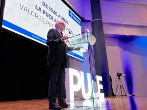 Emilio Cerezo propone pesar la historia y proyectar el futuro en la lección inaugural   