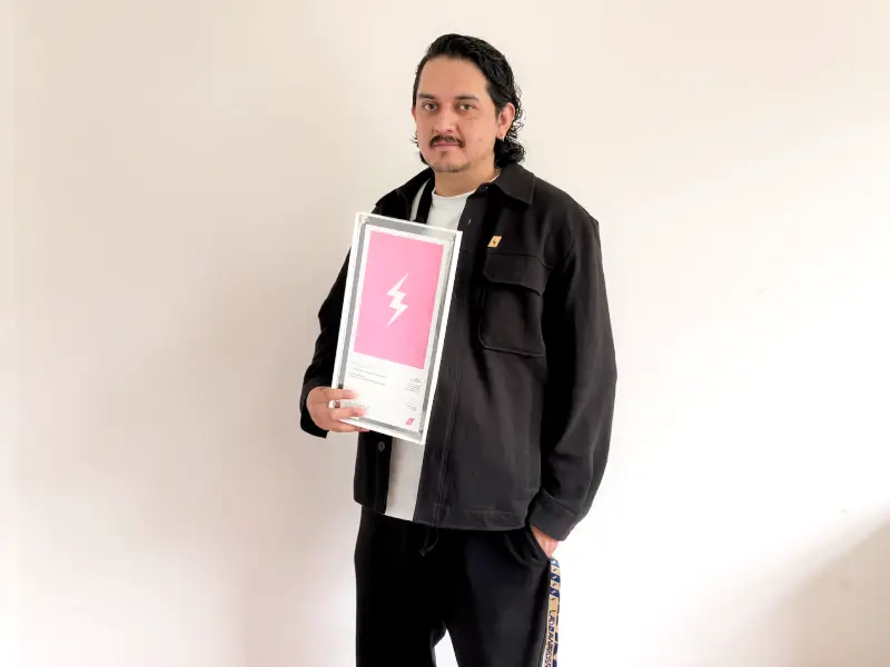 Roberto Echeverría: conquista los LADAWARDS con Etiqueta viva 