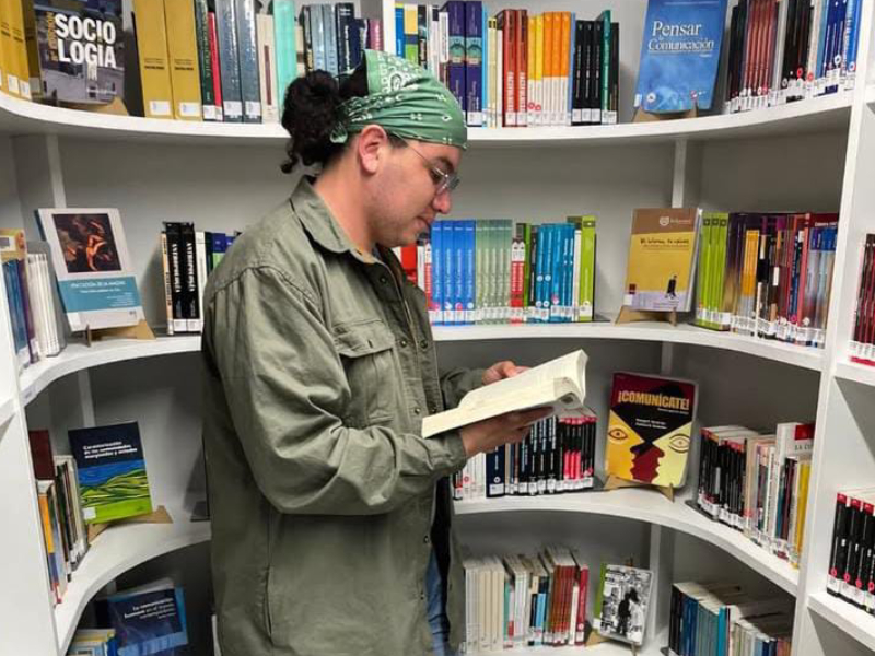 ¿Quién es Juan Sebastián Castillo, ganador del  Aurelio Espinosa Pólit 2025?