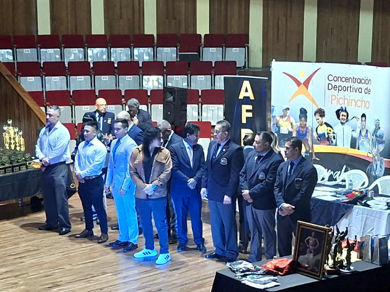 Deportistas PUCE reciben reconocimientos provinciales en fisicoculturismo