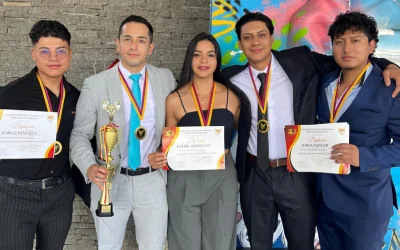 Deportistas PUCE reciben reconocimientos provinciales en levantamiento de potencia