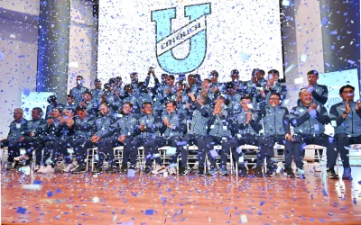 El Club Universidad Católica presentó su uniforme y plantel 2026 en la PUCE