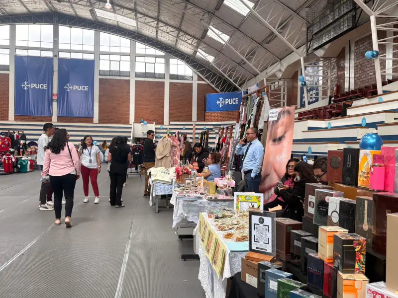 La feria Somos PUCE impulsa el talento de los emprendedores